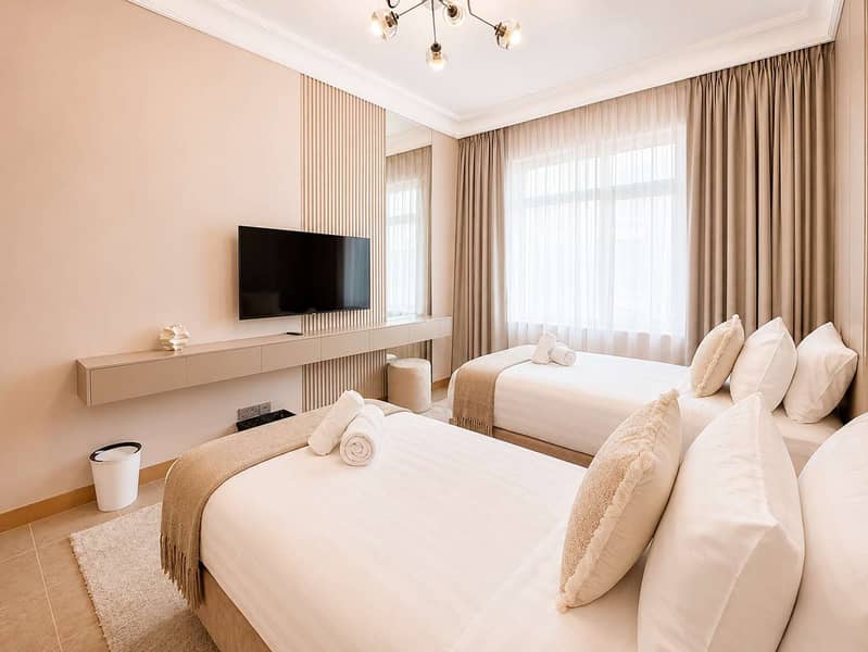 23 Newly Renovated Spacious Beachfront 2 Bed in Palm Jumeirah