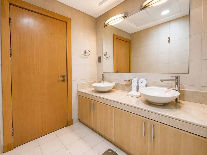 25 Newly Renovated Spacious Beachfront 2 Bed in Palm Jumeirah