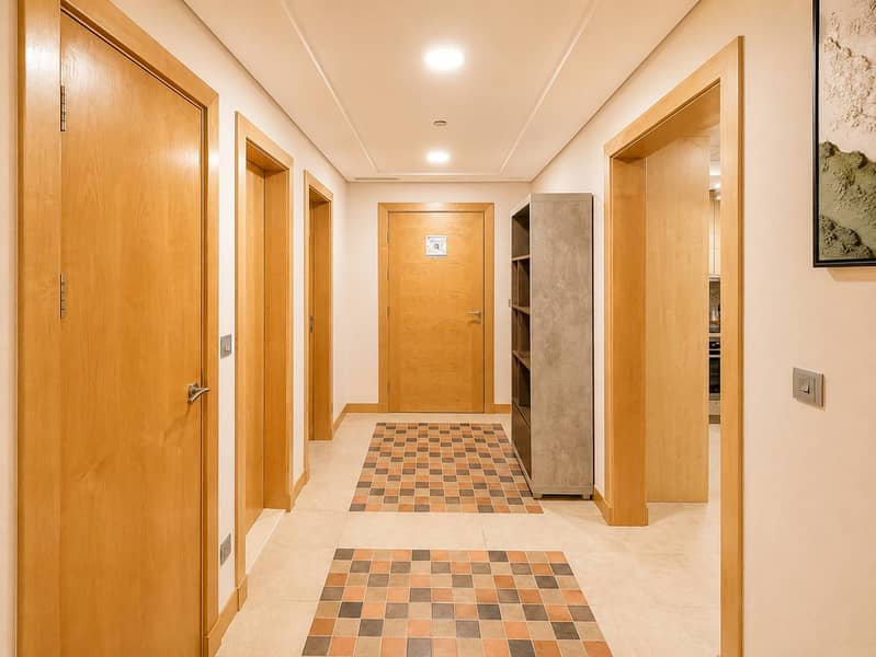 26 Newly Renovated Spacious Beachfront 2 Bed in Palm Jumeirah