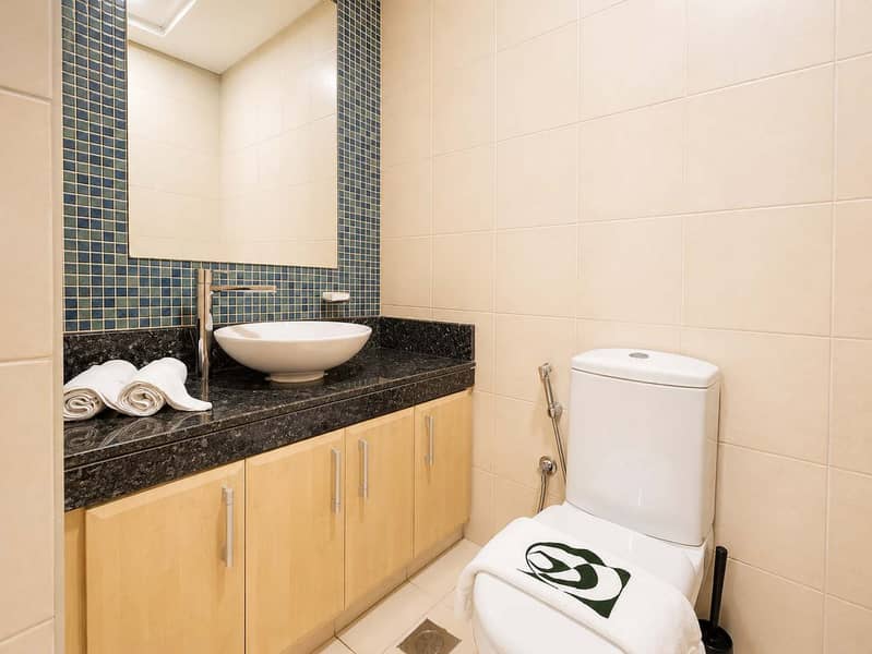 27 Newly Renovated Spacious Beachfront 2 Bed in Palm Jumeirah