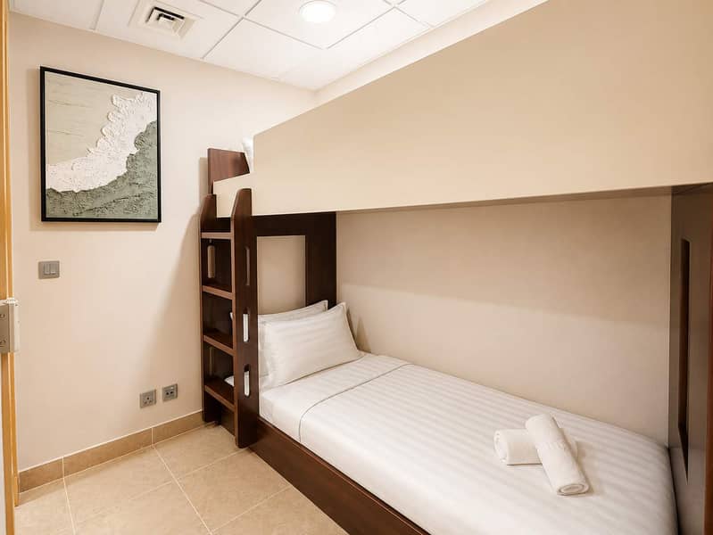 28 Newly Renovated Spacious Beachfront 2 Bed in Palm Jumeirah