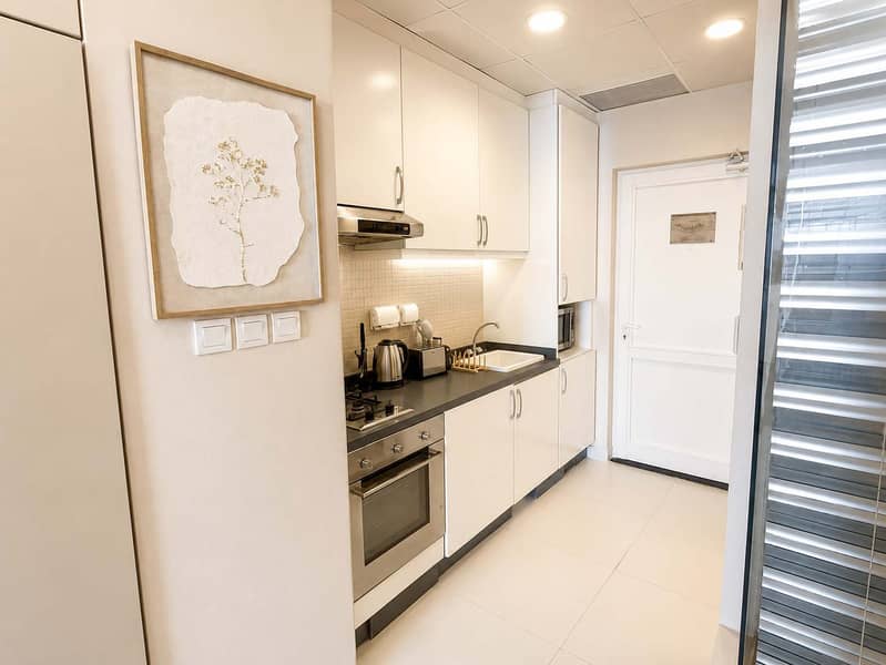 11 Renovated Palm Views Sea View Studio with Gym
