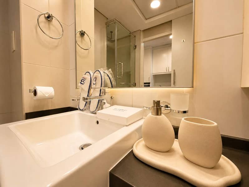 13 Renovated Palm Views Sea View Studio with Gym