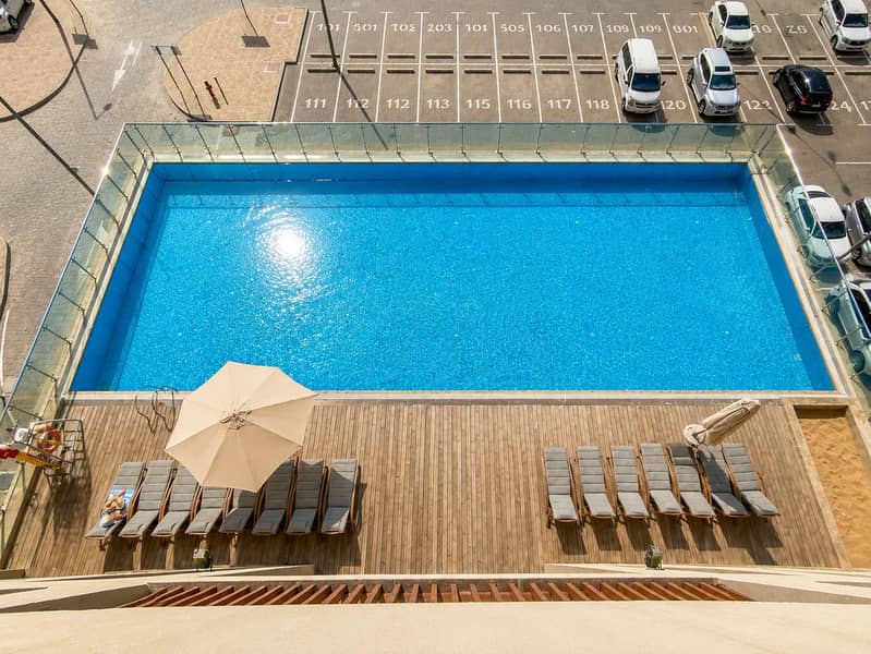 19 Renovated Palm Views Sea View Studio with Gym
