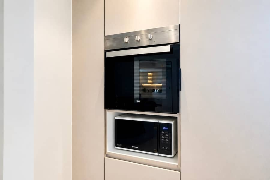 12 Elegant 3BR Apartment in Business Bay with Pool