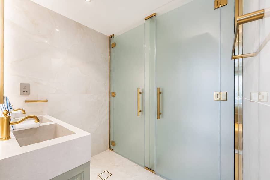 18 Elegant 3BR Apartment in Business Bay with Pool