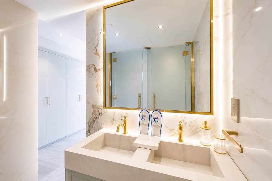 20 Elegant 3BR Apartment in Business Bay with Pool
