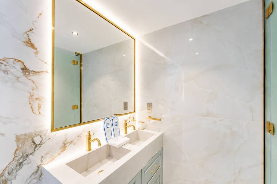 21 Elegant 3BR Apartment in Business Bay with Pool