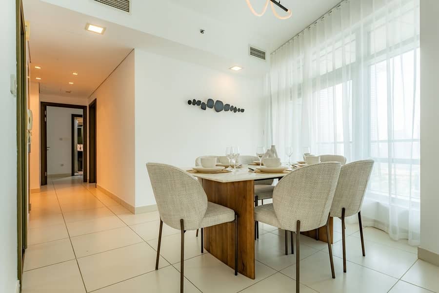 7 Luxury Downtown Dubai Loft: Pool, Gym & Balcony