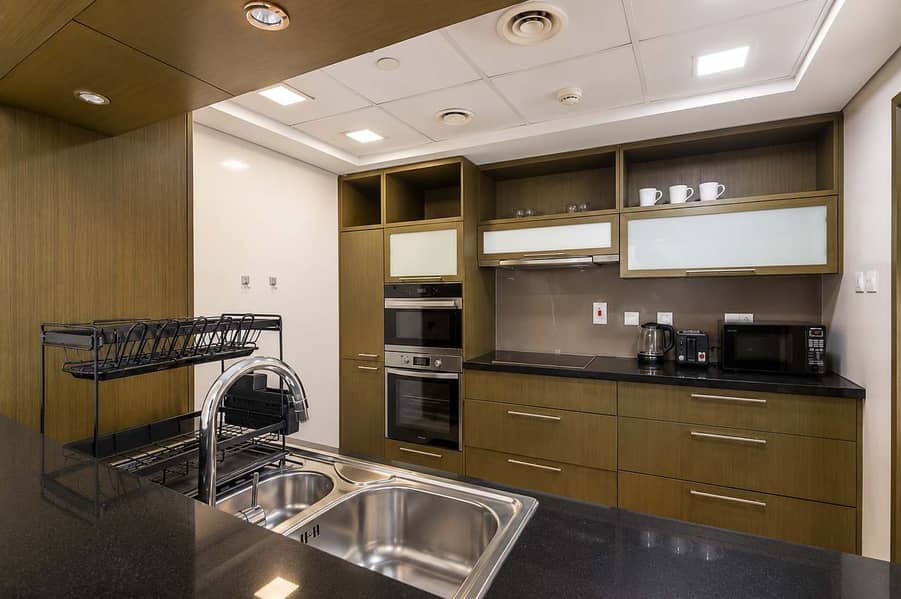 11 Luxury Downtown Dubai Loft: Pool, Gym & Balcony