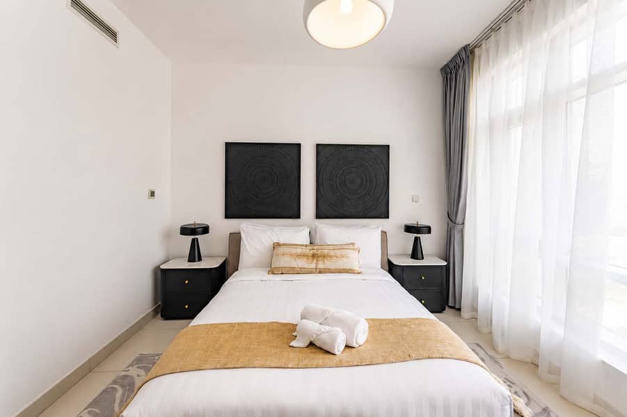 14 Luxury Downtown Dubai Loft: Pool, Gym & Balcony