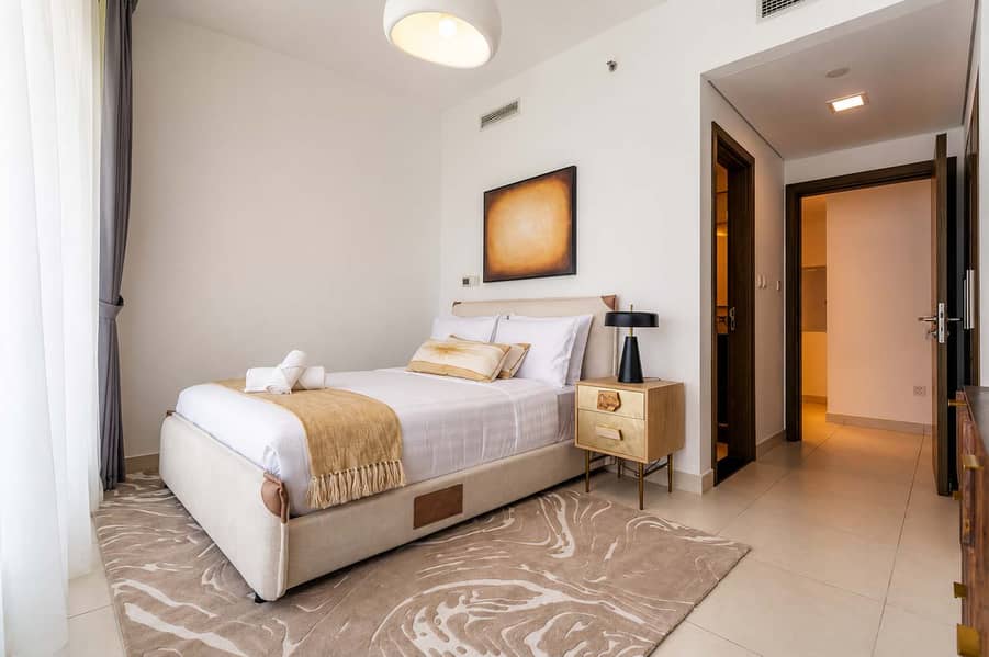 18 Luxury Downtown Dubai Loft: Pool, Gym & Balcony