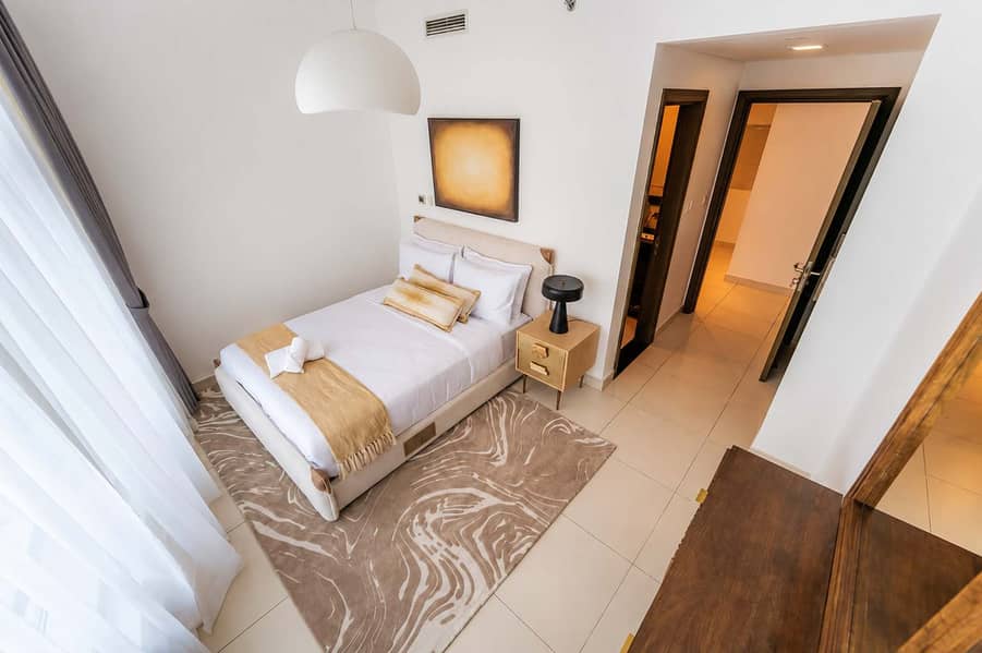 19 Luxury Downtown Dubai Loft: Pool, Gym & Balcony