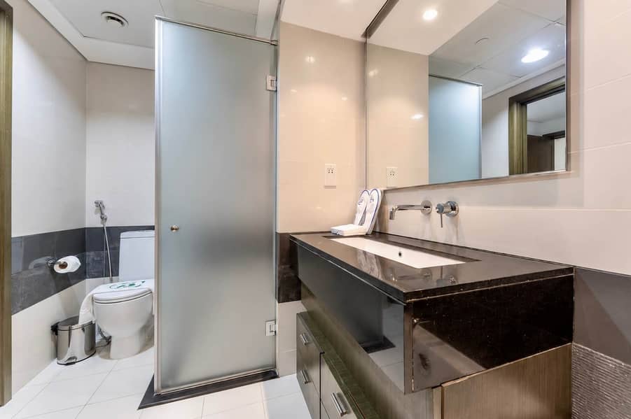 23 Luxury Downtown Dubai Loft: Pool, Gym & Balcony
