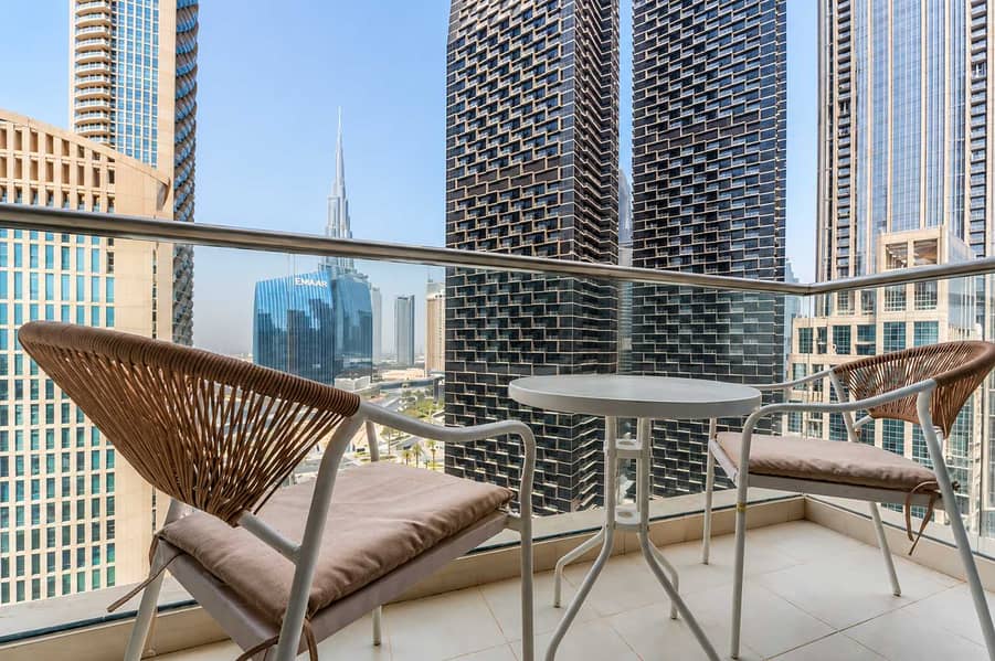 25 Luxury Downtown Dubai Loft: Pool, Gym & Balcony