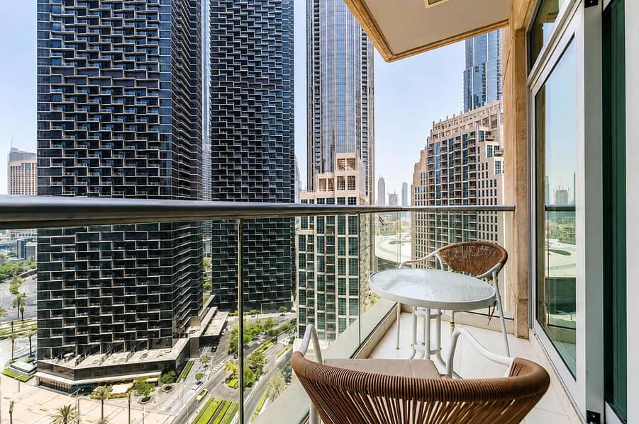 26 Luxury Downtown Dubai Loft: Pool, Gym & Balcony