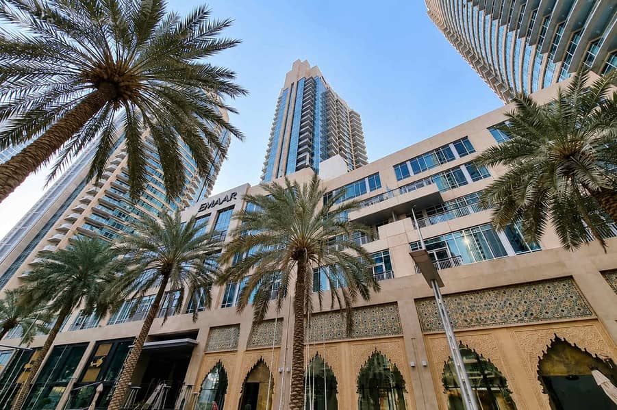 30 Luxury Downtown Dubai Loft: Pool, Gym & Balcony