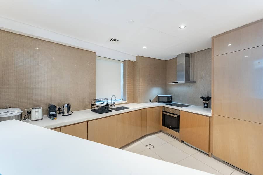 9 Luxury 3BR Apartment with Pool & Gym in Dubai