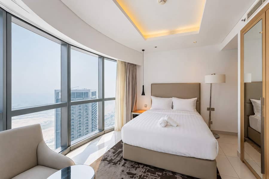 25 Luxury 3BR Apartment with Pool & Gym in Dubai