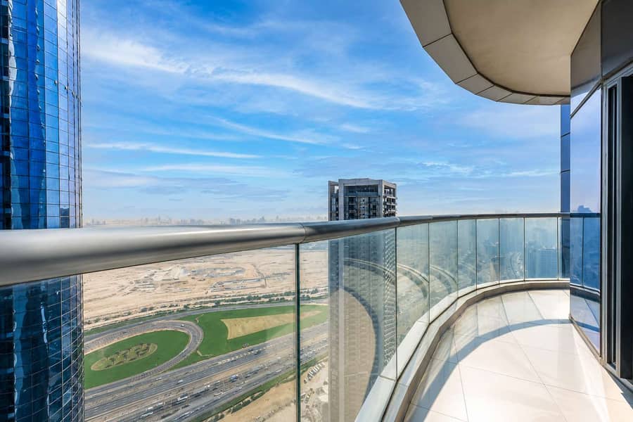 30 Luxury 3BR Apartment with Pool & Gym in Dubai