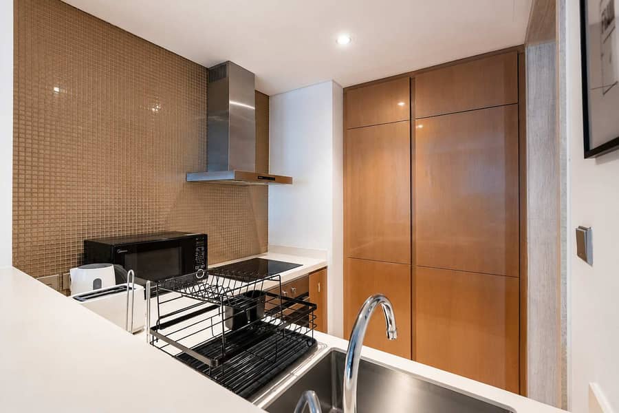 11 Luxury 1-Bedroom Apartment in Paramount
