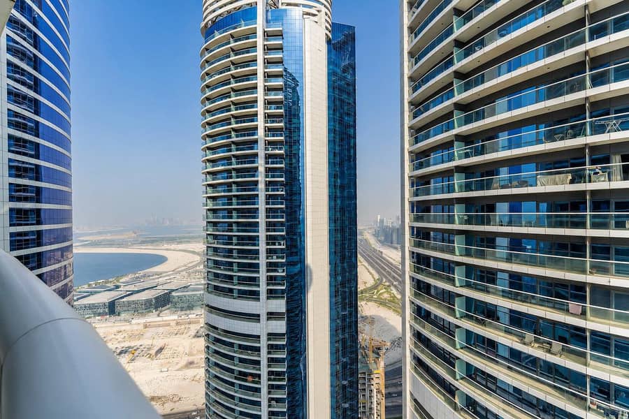 21 Luxury 1-Bedroom Apartment in Paramount