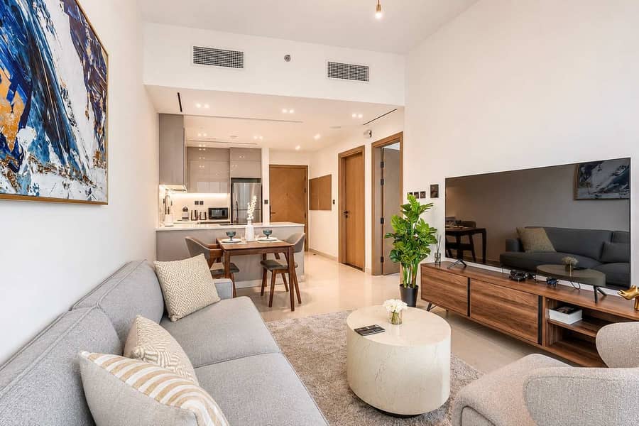 4 Bingatti Canal 1BR Apartment with Gym & Views