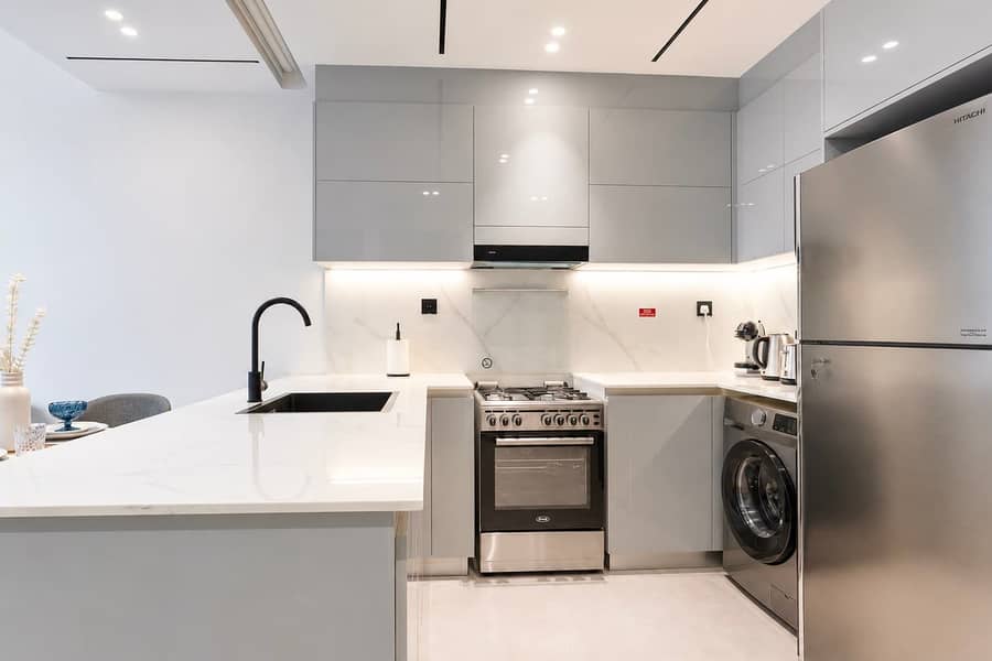 7 Bingatti Canal 1BR Apartment with Gym & Views