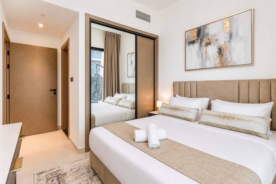 9 Bingatti Canal 1BR Apartment with Gym & Views