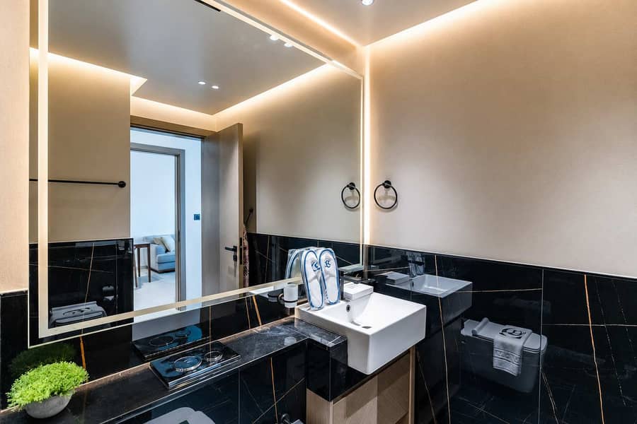 15 Bingatti Canal 1BR Apartment with Gym & Views