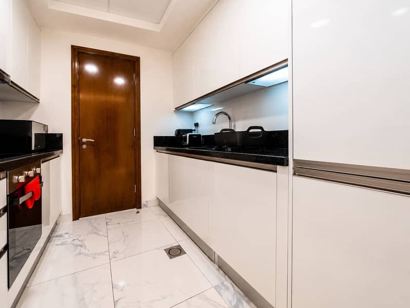 6 Luxury 1BR Apt in Dubai with Pool & Gym