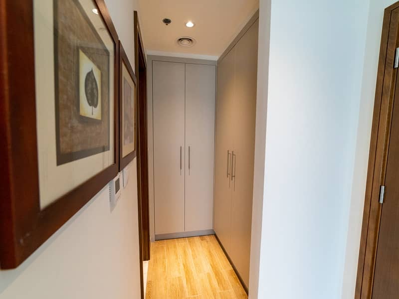 8 Luxury 1BR Apt in Dubai with Pool & Gym