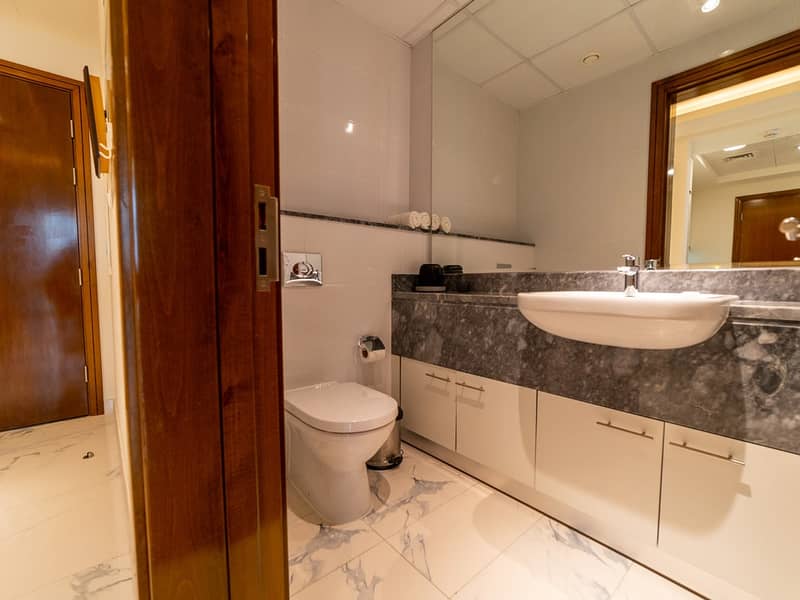 16 Luxury 1BR Apt in Dubai with Pool & Gym
