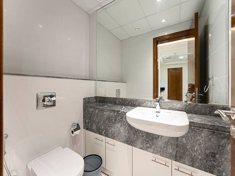 17 Noora Tower 1 BR: Canal Views & Pool Access