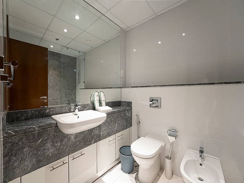 19 Noora Tower 1 BR: Canal Views & Pool Access