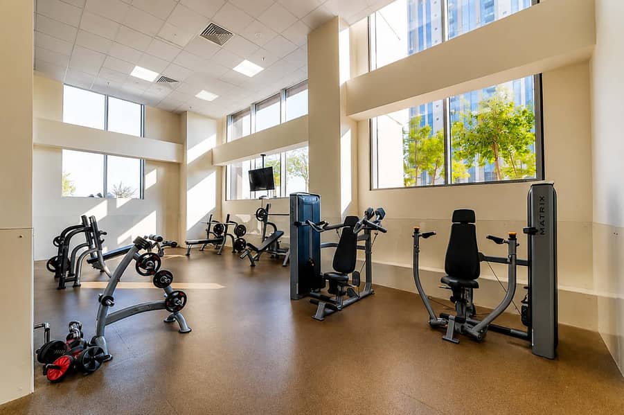 27 Noora Tower 1 BR: Canal Views & Pool Access
