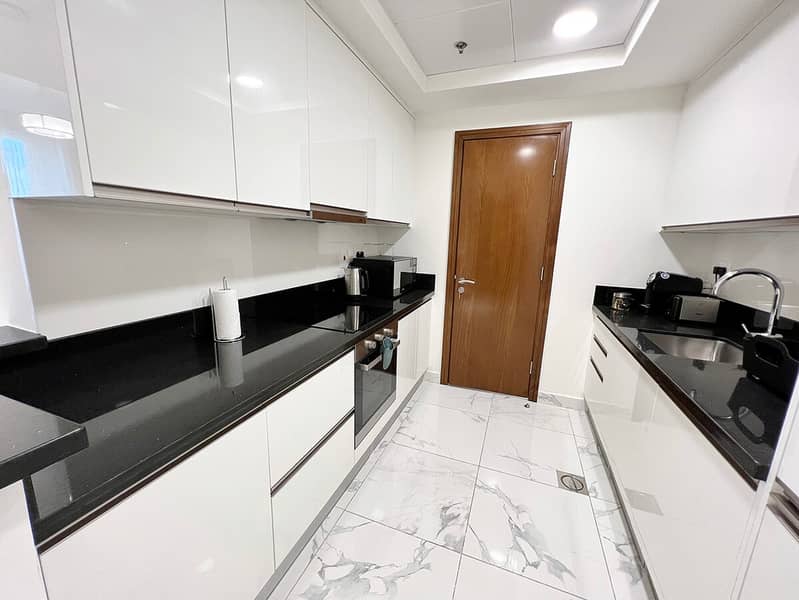10 Noora Tower 1BR: Dubai Luxury with Pool & Gym