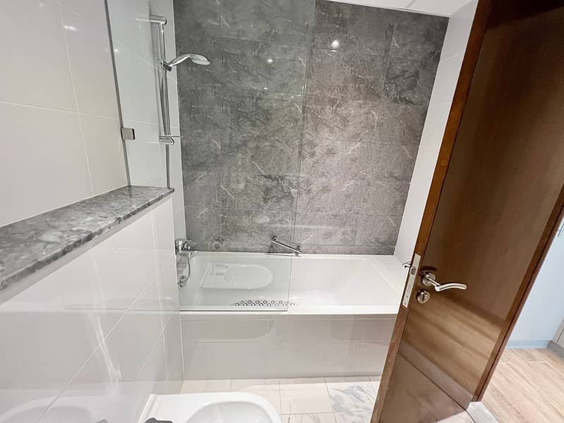 16 Noora Tower 1BR: Dubai Luxury with Pool & Gym