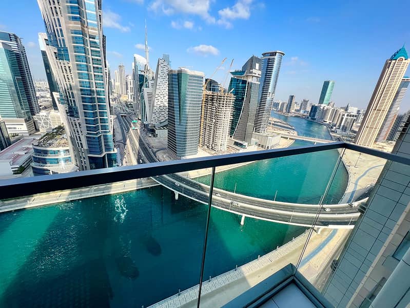 20 Noora Tower 1BR: Dubai Luxury with Pool & Gym