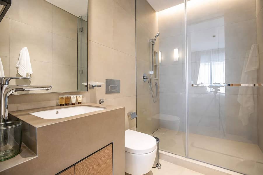19 Luxury Apartment with Sea Views & Beach Access