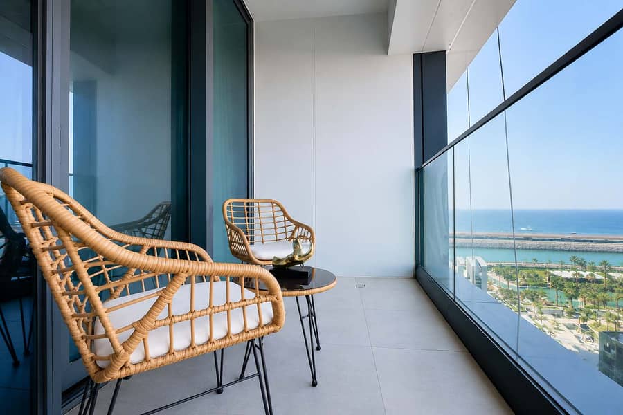 24 Luxury Apartment with Sea Views & Beach Access