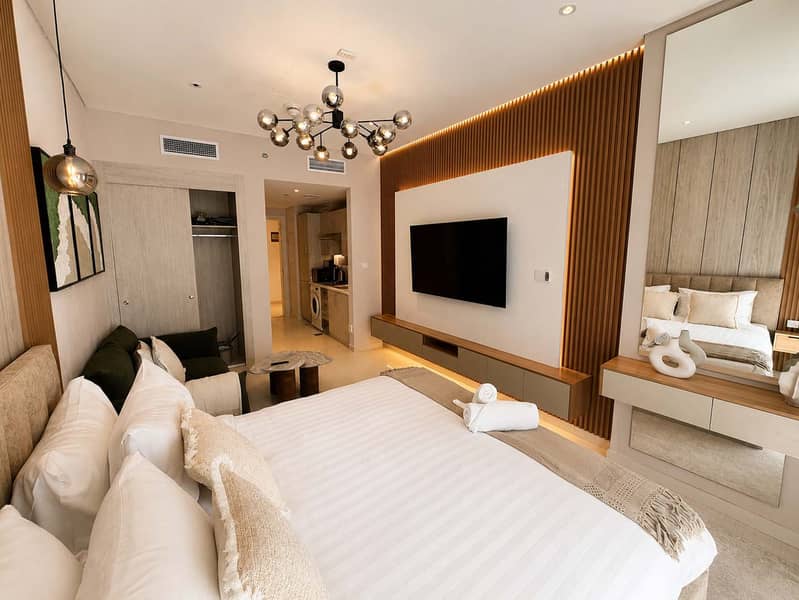 8 Renovated High Floor Studio at Seven Palm