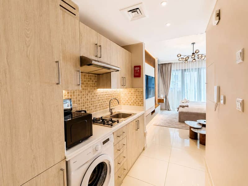10 Renovated High Floor Studio at Seven Palm