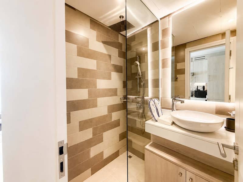 12 Renovated High Floor Studio at Seven Palm