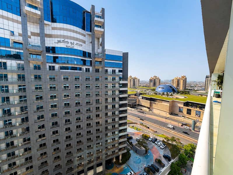 16 Renovated High Floor Studio at Seven Palm