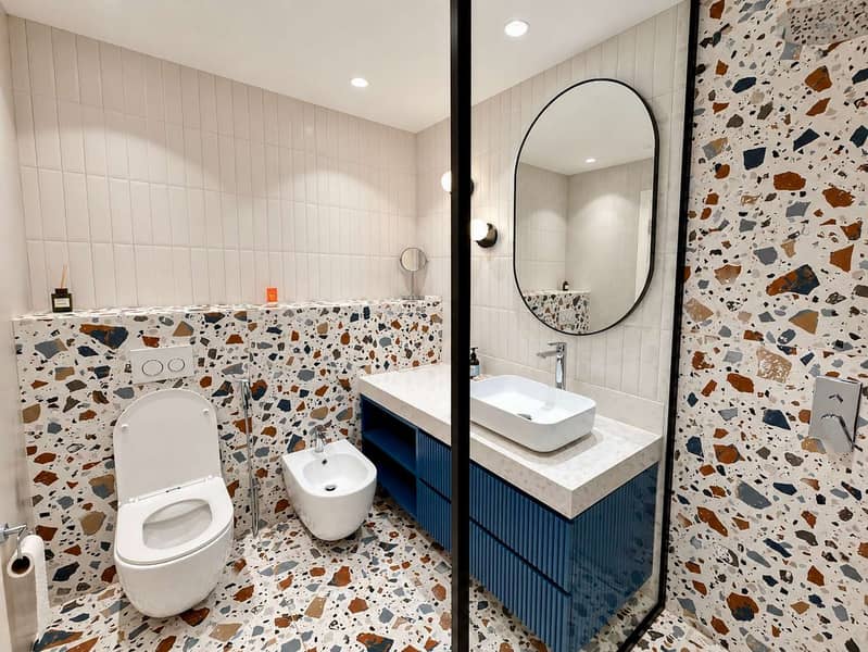 26 Beautifully Upgraded 2 Bedroom Directly on the Park