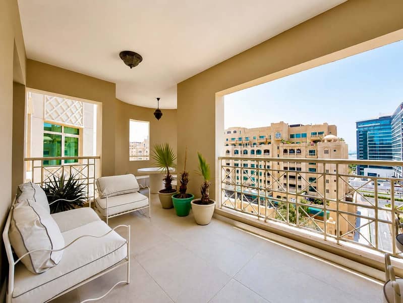 30 Beautifully Upgraded 2 Bedroom Directly on the Park