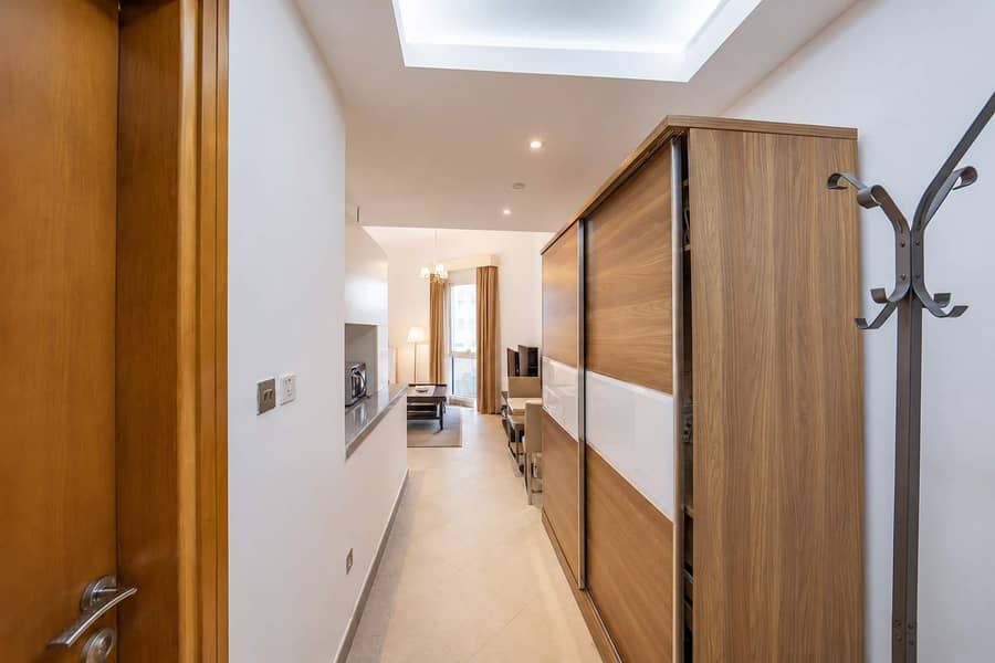 5 Modern Studio at Madison Residency