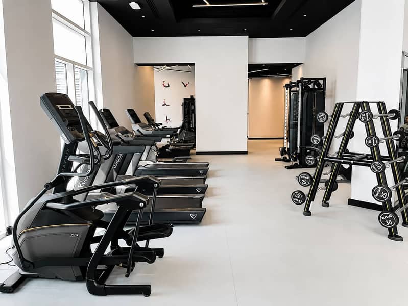 13 Modern Studio at Madison Residency