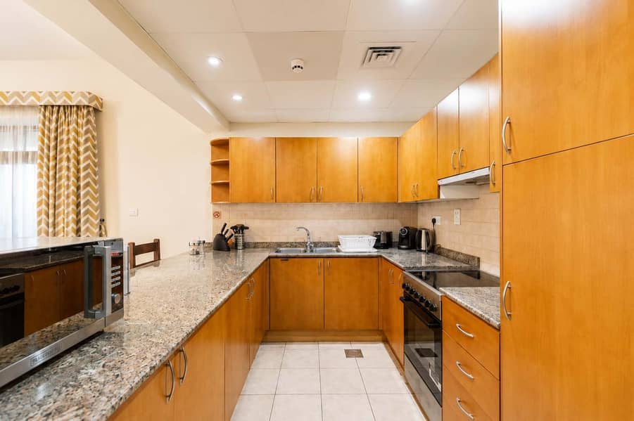9 Greens Oasis: Stylish 2BR Apartment in Dubai